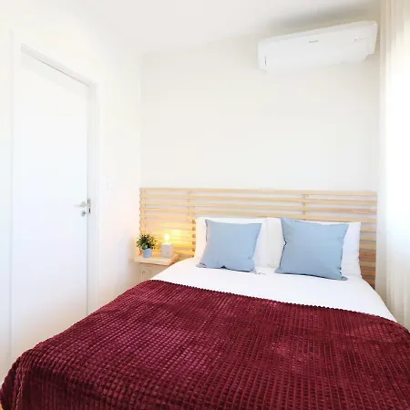 Hm - Living Batalha Square 1 *