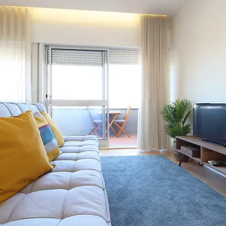 Hm - Living Batalha Square 1 *