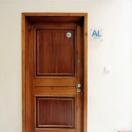 Hm - Living Batalha Square 1 *